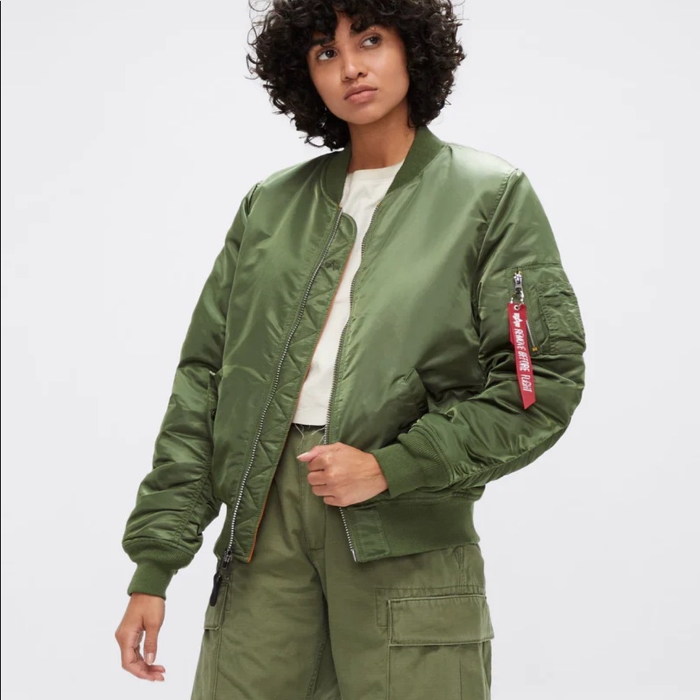 Alpha Industries MA-1 Bomber Jacket W in Sage Green